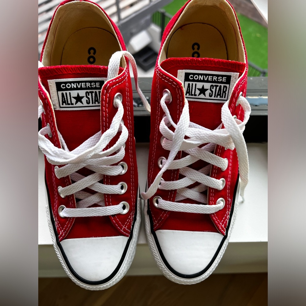 Red Converse size 7